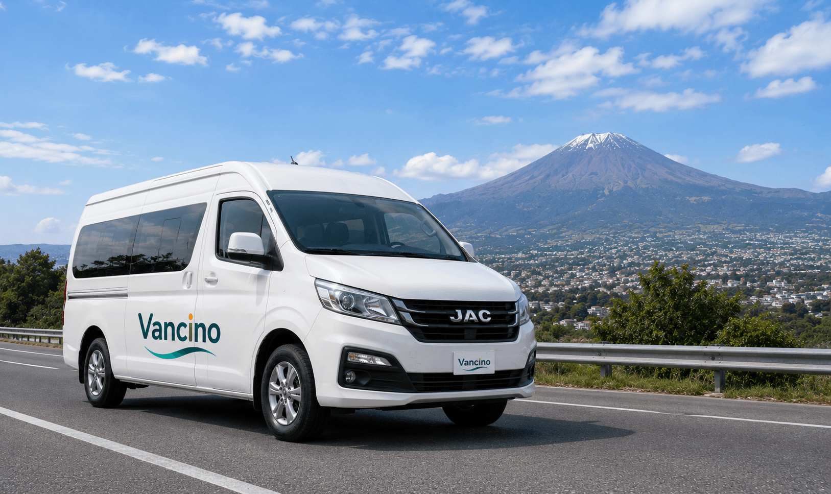 Van Vancino en carretera entre Ciudad Guzmán y Guadalajara